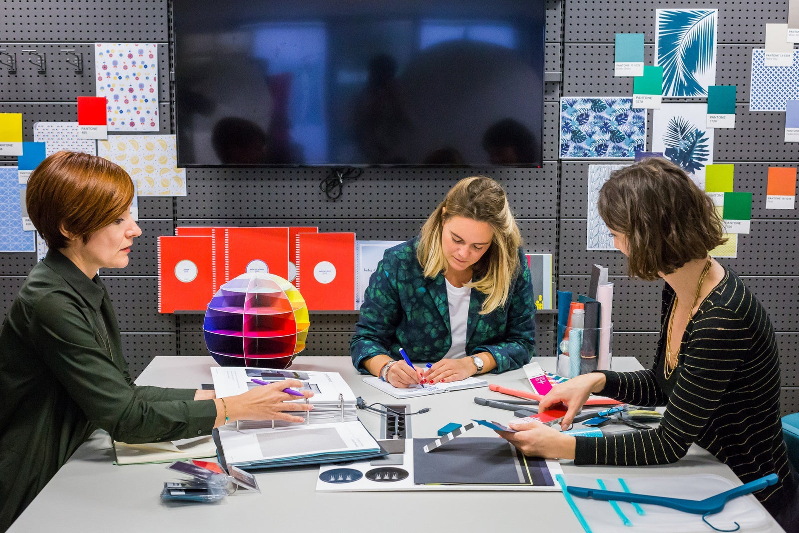 Color Reference Tools – Comparison 2025